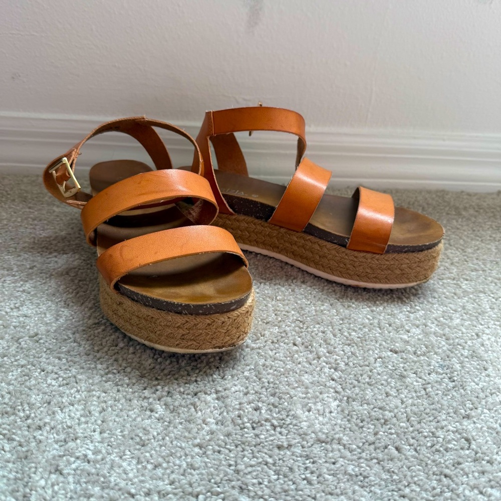 Platform sandals